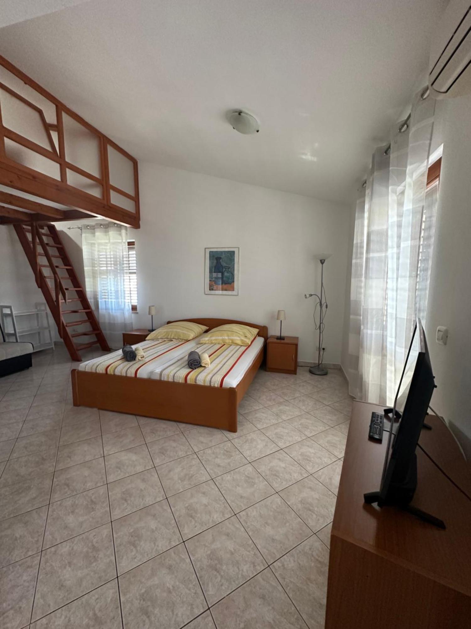 Apartment Mira Pula Luaran gambar