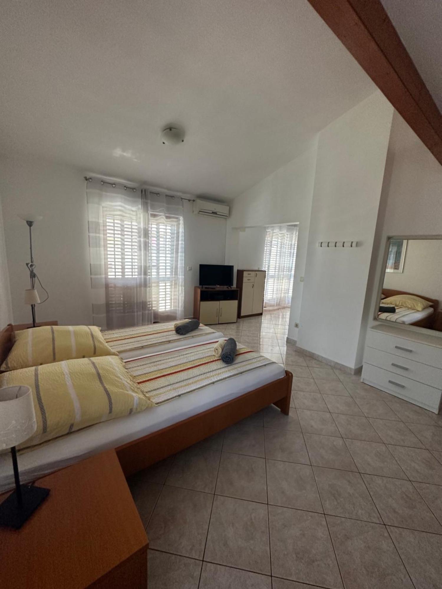 Apartment Mira Pula Luaran gambar