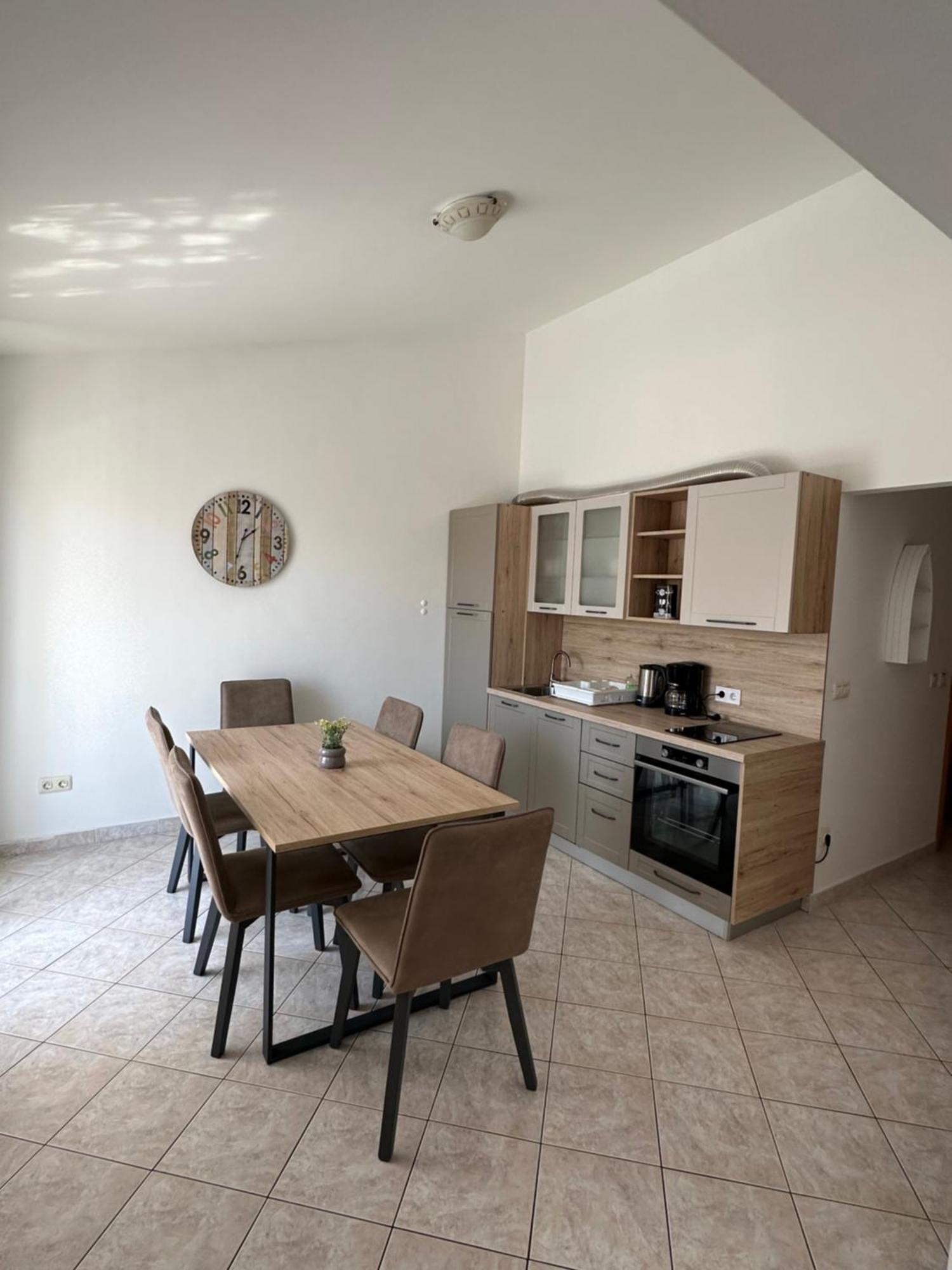 Apartment Mira Pula Luaran gambar